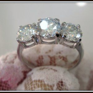 2.9 carate diamond moissanaite 18K Gold over Comfort Fit Engagement Ring size 7